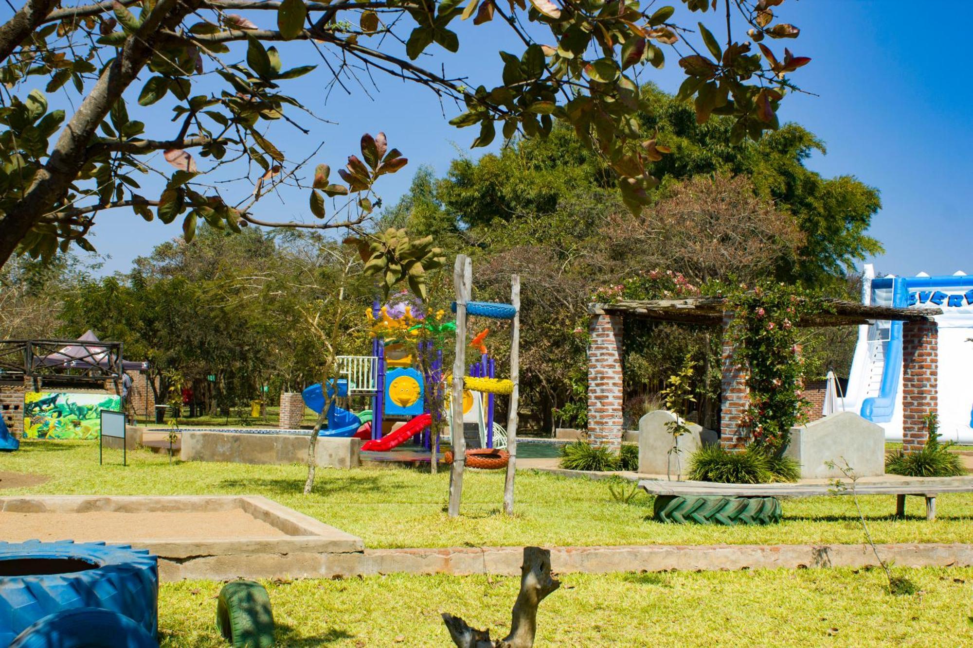 Eden Estates & Resort Lilongwe Exteriör bild